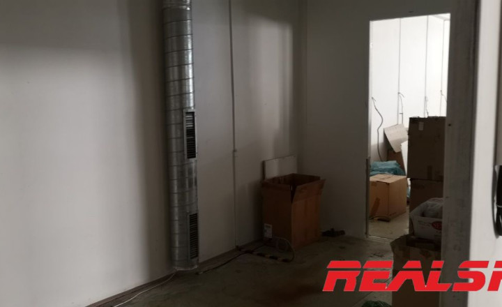 Na prenajom 300m2 na hlavnej ulici - fotografia 5