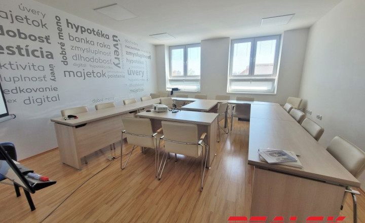 Kancelárie v centre Nitry na prenájom (možnosť prispôsobiť plochu) - fotografia 4