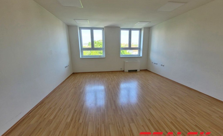 Kancelárie v centre Nitry na prenájom (možnosť prispôsobiť plochu) - fotografia 6