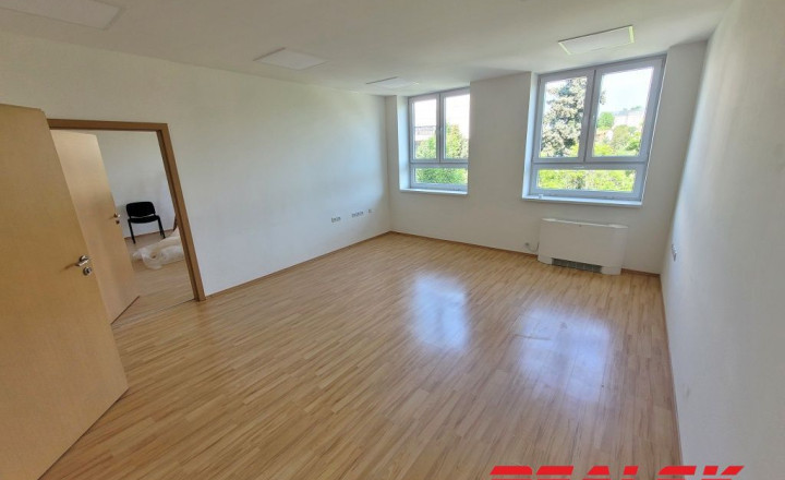 Kancelárie v centre Nitry na prenájom (možnosť prispôsobiť plochu) - fotografia 7