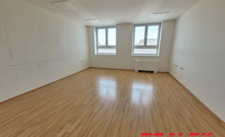 Kancelárie v centre Nitry na prenájom (možnosť prispôsobiť plochu) - fotografia 8