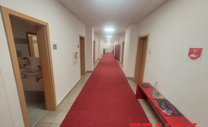 Kancelárie v centre Nitry na prenájom (možnosť prispôsobiť plochu) - fotografia 13