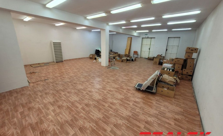 Priestory pre obchod, skladovanie a ľahkú výrobu v Nitre na prenájom - fotografia 1