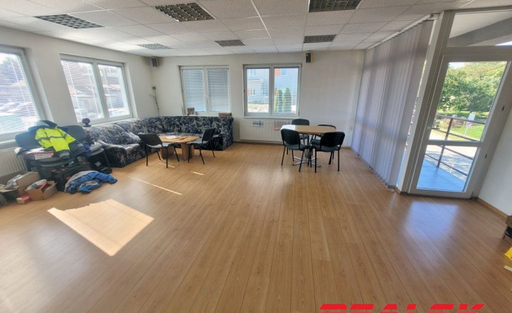 Samostatne stojaca administratívna budova v Nitre na prenájom - fotografia 8