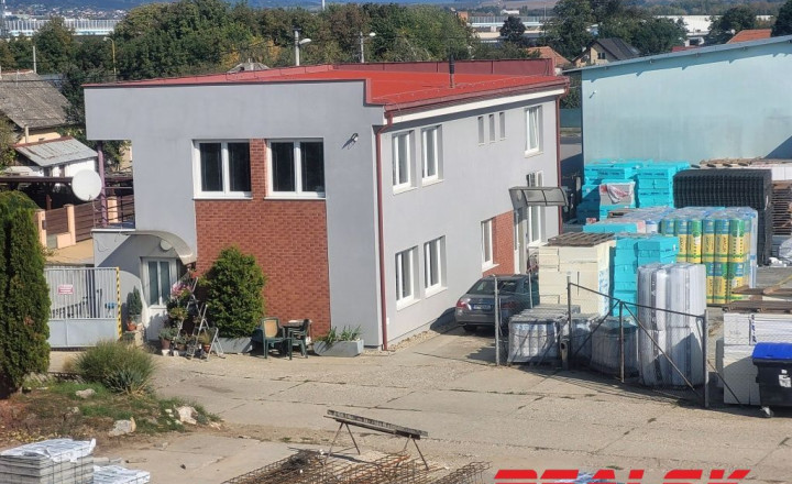 Samostatne stojaca administratívna budova v Nitre na prenájom - fotografia 11