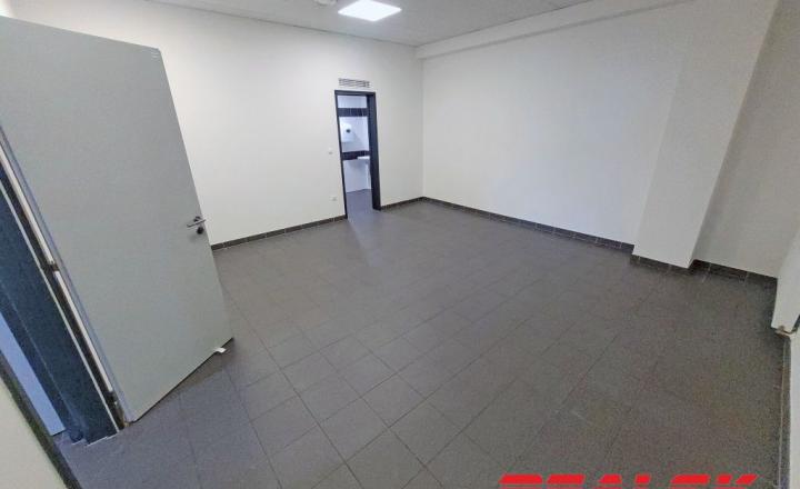 Hala pre sklad a výrobu v Nitre na prenájom - fotografia 11