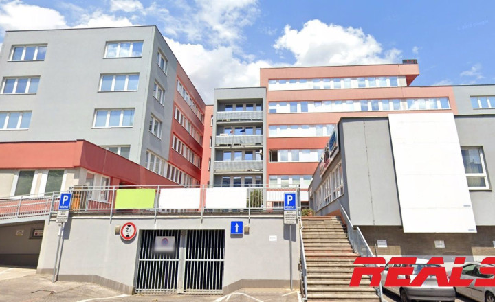 Celé poschodie s kanceláriami v centre Nitry na prenájom - fotografia 1