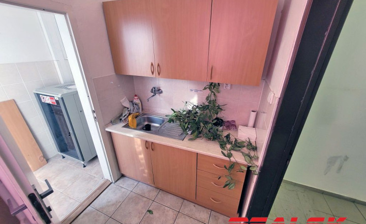 Celé poschodie s kanceláriami v centre Nitry na prenájom - fotografia 19