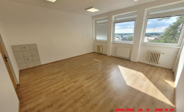 Kancelárie od 12 do 100 m2 v Nitre na prenájom - fotografia 11