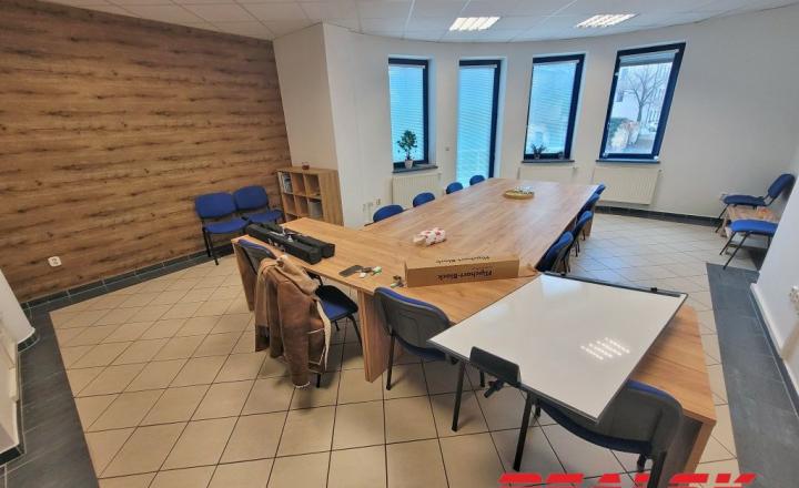 Kancelárske priestory na Svätoplukovom námestí v Nitre na prenájom - fotografia 1