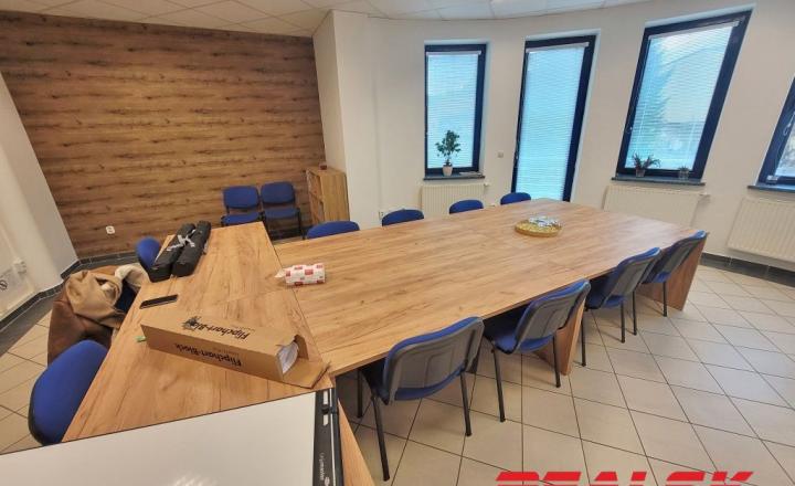 Kancelárske priestory na Svätoplukovom námestí v Nitre na prenájom - fotografia 2