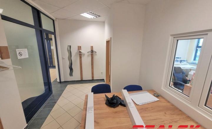 Kancelárske priestory na Svätoplukovom námestí v Nitre na prenájom - fotografia 6