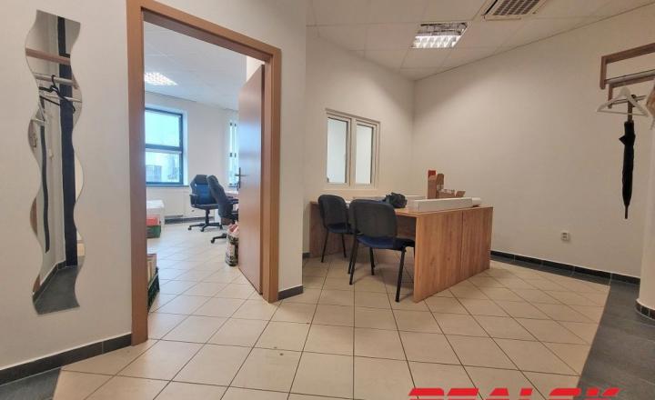 Kancelárske priestory na Svätoplukovom námestí v Nitre na prenájom - fotografia 8