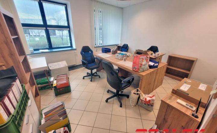 Kancelárske priestory na Svätoplukovom námestí v Nitre na prenájom - fotografia 9