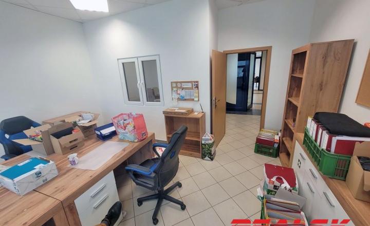 Kancelárske priestory na Svätoplukovom námestí v Nitre na prenájom - fotografia 10