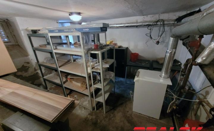 Dom pre administratívne a obchodné účely v Nitre na prenájom - fotografia 17