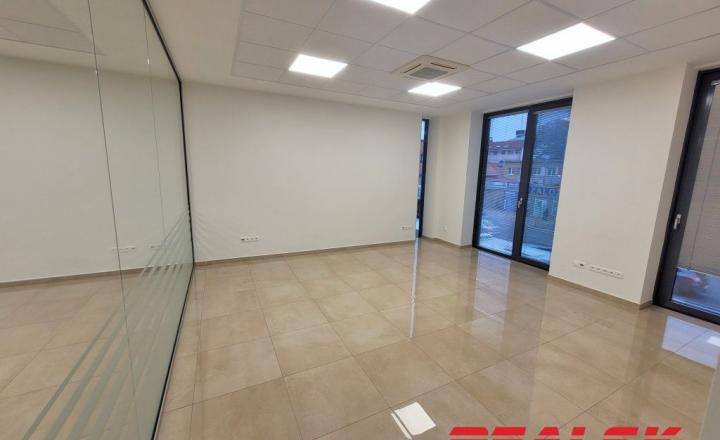 Nadštandardné kancelárske priestory v centre Nitry na prenájom - fotografia 3