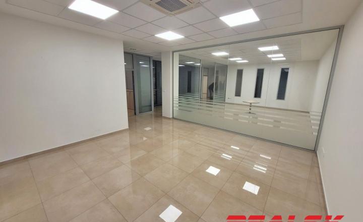 Nadštandardné kancelárske priestory v centre Nitry na prenájom - fotografia 4