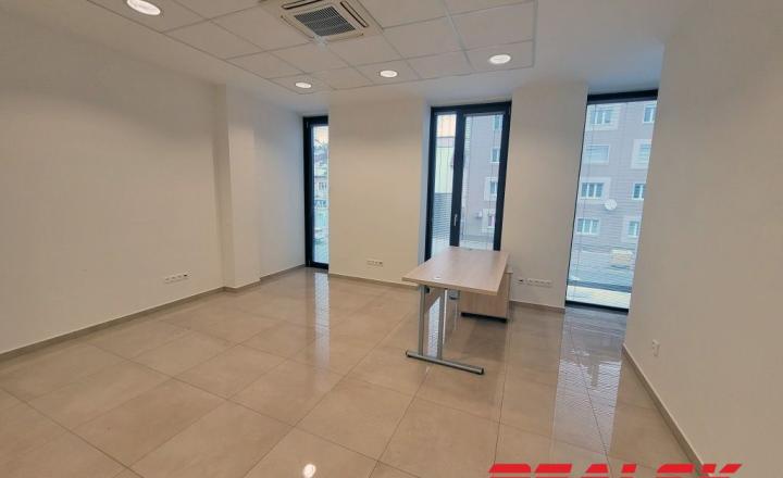 Nadštandardné kancelárske priestory v centre Nitry na prenájom - fotografia 5