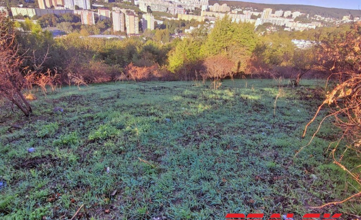 Stavebný pozemok v Karlovej Vsi na predaj - fotografia 6