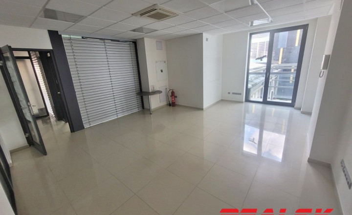 Nadštandardné kancelárske priestory v centre Nitry na prenájom - fotografia 3