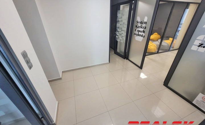 Nadštandardné kancelárske priestory v centre Nitry na prenájom - fotografia 9