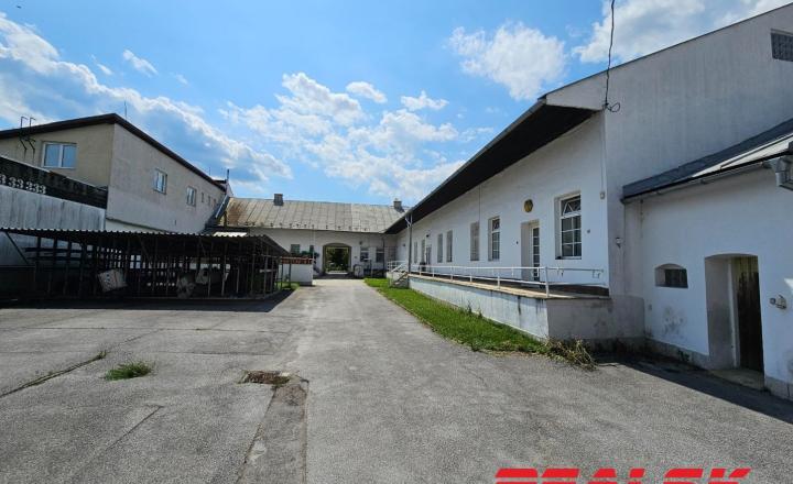 Budova pre obchod a služby v centre Zvolena - fotografia 6