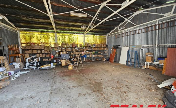Budova pre obchod a služby v centre Zvolena - fotografia 8