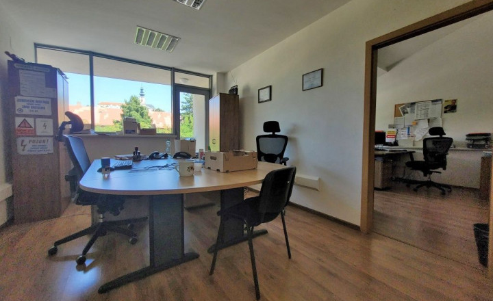 Administratívna budova v centre Nitry na prenájom - fotografia 16