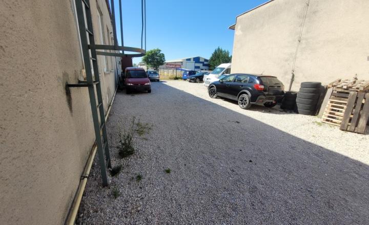 Hala s lakovňou v Nitre na predaj - fotografia 16