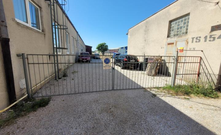 Hala s lakovňou v Nitre na predaj - fotografia 15