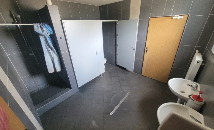 Prenájom výrobnej haly s administratívou – Lehota - fotografia 8