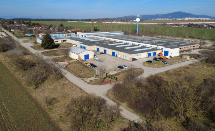 Na prenájom skladová / výrobná hala v Nitre (440 - 1318 m2) - fotografia 19
