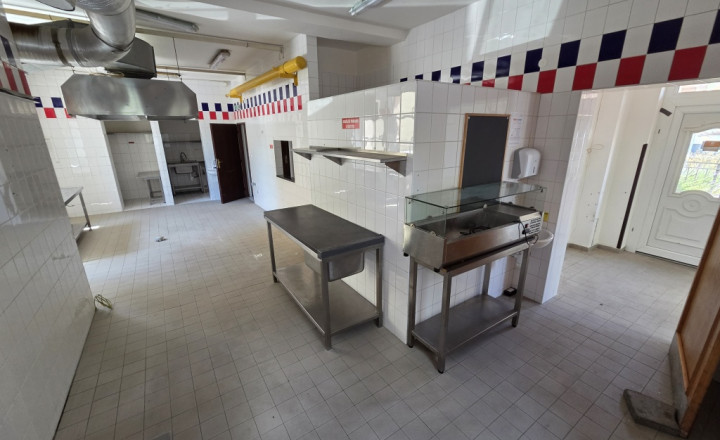 Prenájom reprezentatívnej komerčnej budovy s terasami v absolútnom centre Nitry - fotografia 8