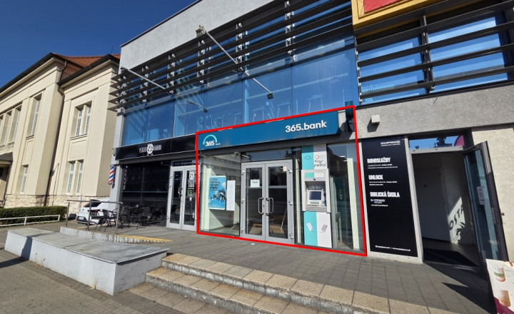 Prenájom obchodného priestoru s výkladom – centrum Nitry - fotografia 3