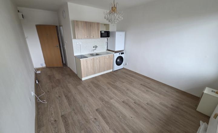 Garsónka s loggiou a klimatizáciou v centre Nitry - prenájom - fotografia 1