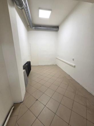 Obchodný priestor s výkladom a parkovaním v Nitre - prenájom - fotografia 7