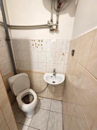 Obchodný priestor s výkladom a parkovaním v Nitre - prenájom - fotografia 11