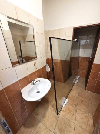 Obchodný priestor s výkladom a parkovaním v Nitre - prenájom - fotografia 12