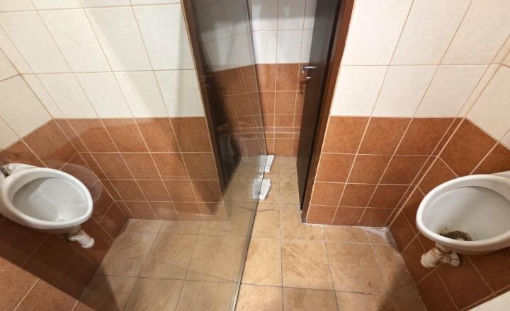 Obchodný priestor s výkladom a parkovaním v Nitre - prenájom - fotografia 13