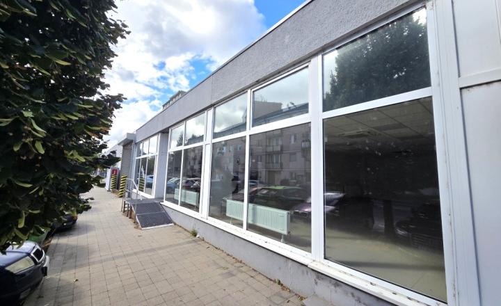 Obchodný priestor s výkladom a parkovaním v Nitre - prenájom - fotografia 19