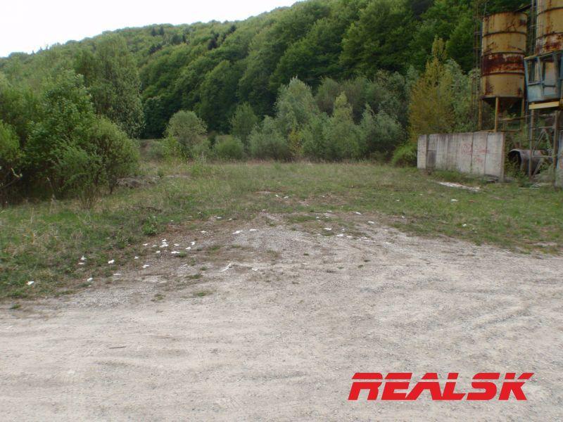 Pozemok 8975m2 vedľa dialnice Šášovské Podhradie