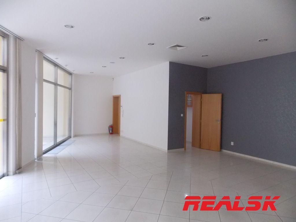 Kancelárie 4x60m2 na prenájom v centre Zvolena