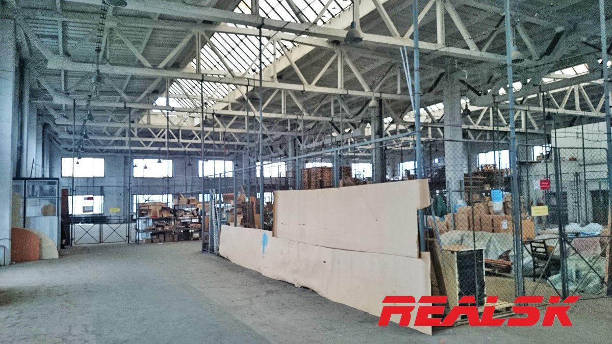 Priemyselný areál 11080m2 na predaj