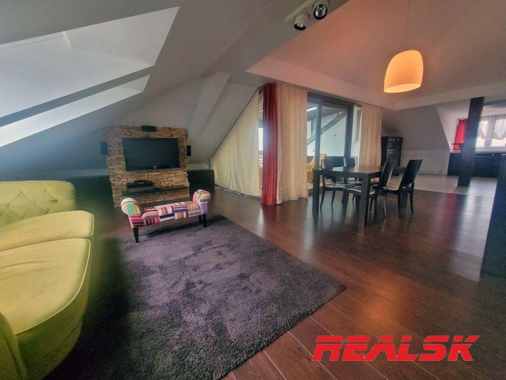 Unikátny 4-izbový byt s krásnym výhľadom v centre Nitry na prenájom