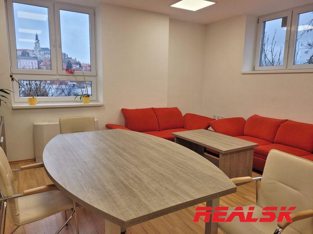 Kancelárie v centre Nitry na prenájom (možnosť prispôsobiť plochu)