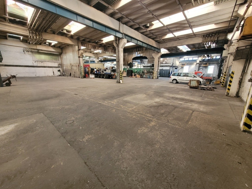 Výrobná hala s mostovými žeriavmi v Nitre na prenájom