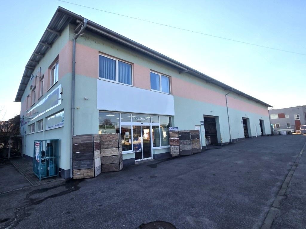 Na prenájom budova s predajňou, skladmi a administratívou