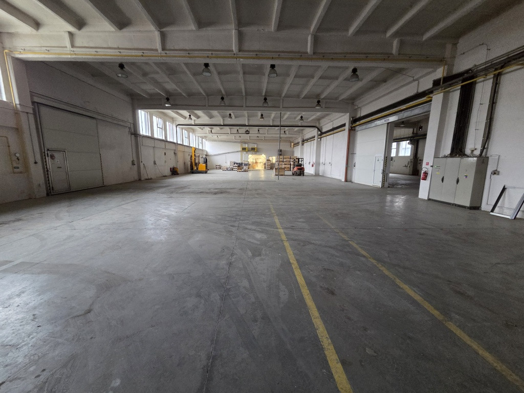 Výrobná hala s mostovým žeriavom v Nitre na prenájom